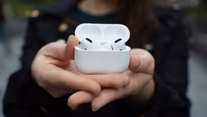 రూ. 25 వేల విలువైన Apple AirPods కేవలం రూ. 590 కే లభ్యం..ఎలాగో తెలుసుకోండి...
