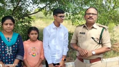 కేసీఆర్ కన్నతండ్రిలా ఆదుకున్నారు..: డిప్యూటీ తహసీల్దార్ ఉద్యోగంపై భాగ్యలక్ష్మి (వీడియో)