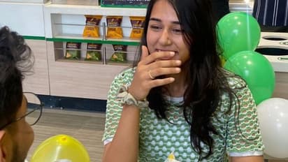 വഴക്കിന് ശേഷം ഇണങ്ങിയതിനെ കുറിച്ച് ട്വീറ്റ്; സംഭവം വൈറലായതോടെ കമിതാക്കള്‍ക്ക് 'സര്‍പ്രൈസ്' സമ്മാനം