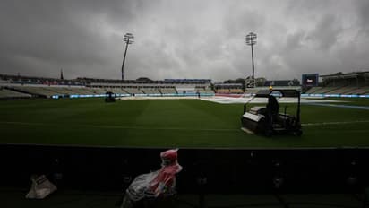 ఓ వరుణా రేపురా..! ఆసక్తికర ముగింపుకు వర్షం అడ్డంకి.. ఇంగ్లాండ్-ఆసీస్ తొలి టెస్టు ఏమయ్యేనో..!