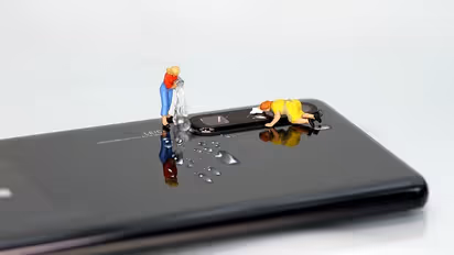 போட்டோ கிளாரிட்டி இல்லையா? மொபைல் கேமராவை சுத்தமாக வைத்துக்கொள்ள சில டிப்ஸ்!