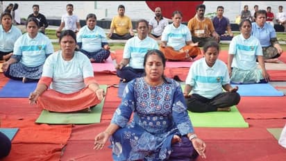 பள்ளிகளில் யோகா பயிற்சிகளை கட்டாயமாக்க வேண்டும் - தமிழக அரசுக்கு வானதி சீனிவாசன் கோரிக்கை