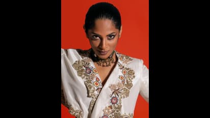 பிரபாஸ் படத்தில் நடித்து முடித்ததும் தங்க காசு பரிசளித்து இன்ப அதிர்ச்சி கொடுத்த திமிரு பட நடிகை ஸ்ரேயா ரெட்டி