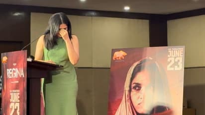 நடிகை சுனைனாவுக்கு என்னாச்சு? திடீரென மேடையில் கண்ணீர்விட்டு தேம்பி தேம்பி அழுததால் பதறிப்போன ரெஜினா படக்குழு