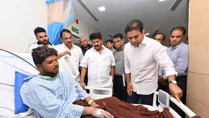 ఫ్లై ఓవర్ ప్రమాదంలో గాయపడిని వారికి మంత్రి కేటీఆర్ పరామర్శ.. హాస్పిటల్ వెళ్లి భరోసా