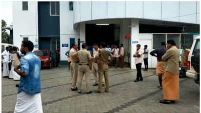 വൈക്കത്ത് ഒരു കുടുംബത്തിലെ 5 പേര് സഞ്ചരിച്ച വള്ളം മുങ്ങി; 2 മരണം