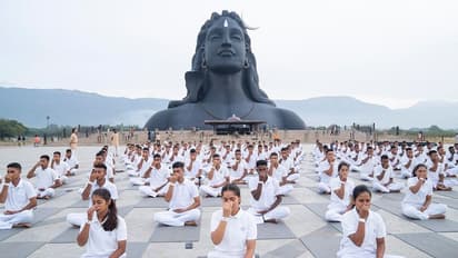 சர்வதேச யோகா தினம்: ஆதியோகி முன்பு யோகா செய்து அசத்திய சி.ஆர்.பி.எஃப் வீரர்கள்