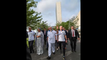 ఐరాస హెడ్ క్వార్టర్స్‌లో మోడీ  యోగా సాధన.. తాను చేస్తూ, నలుగురితో చేయిస్తూ (ఫోటోలు)