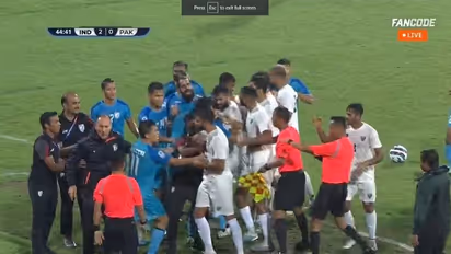 SAFF Championship 2023: Massive brawl breaks out between India, Pakistan players; Stimac sent off (WATCH)