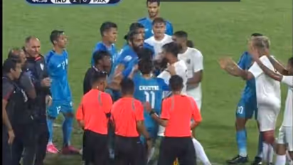 రణరంగంగా మారుతున్న భారత ఫుట్‌బాల్ మ్యాచ్‌లు.. వరుసగా మూడో మ్యాచ్‌లో ఆగని లొల్లి.. 