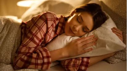 ஈர தலையுடன் தூங்குகிறீர்களா? இத படிச்சா இனி இந்த தப்ப செய்ய மாட்டீங்க!