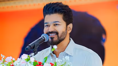 ഇളയ ദളപതിയുടെ മനസിലെന്ത്? രാഷ്ട്രീയ പ്രവേശന അഭ്യൂഹങ്ങൾക്കിടെ ആരാധക കൂട്ടായ്മയുടെ യോഗം വിളിച്ച് വിജയ്