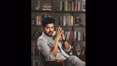 ரூ.400 கோடிக்கு மேல் சொத்து... விதவிதமான சொகுசு கார்கள் என ராஜ வாழ்க்கை வாழும் விஜய் பற்றிய ஆச்சர்ய தகவல்கள்