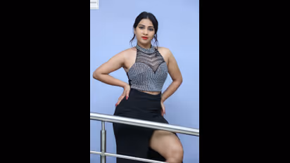 ప్రియుడితో బెడ్ రూమ్ ఫోటోలు షేర్ చేసిన బిగ్ బాస్ బ్యూటీ, మరీ ఇంత బరితెగింపా..? 