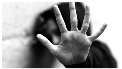 ಪತ್ನಿಯನ್ನೇ ವ್ಯಭಿಚಾರಿ ಮಾಡಿದ ಪತಿ: ಮಾದಕ ದ್ರವ್ಯ ನೀಡಿ 90ಕ್ಕೂ ಹೆಚ್ಚು ಜನರಿಂದ ರೇಪ್ಗೊಳಗಾದ ಮಹಿಳೆ!