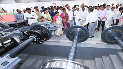 రంగారెడ్డి జిల్లాలో మేధా రైల్వేకోచ్‌ ఫ్యాక్టరీని ప్రారంభించిన సీఎం కేసీఆర్.. 