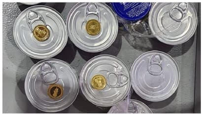 സ്ക്രീനിങ്ങിൽ കസ്റ്റംസിന് സംശയം തോന്നി; ചീസ് ടിന്നുകൾ പൊട്ടിച്ചപ്പോള്‍ കണ്ടെത്തിയത് വന്‍ സ്വർണക്കടത്ത്