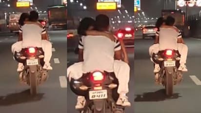 ഹെൽമറ്റില്ല, ബൈക്കിൽ യുവാവിന് അഭിമുഖമിരുന്ന് കെട്ടിപ്പിടിച്ച് യുവതി; അപകടയാത്ര വൈറലായി, നടപടി