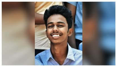 പട്ടി കുറുകെ ചാടി, ബൈക്ക് നിയന്ത്രണം തെറ്റി കണ്ടയ്നർ ലോറിക്ക് അടിയിൽ പെട്ടു; യാത്രക്കാരന് ദാരുണാന്ത്യം