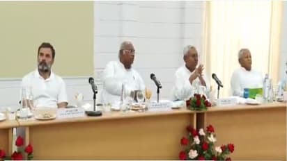 ನನ್ನ ಮಾತು ಕೇಳಿದ್ರೆ ಮದ್ವೆಯಾಗುತಿತ್ತು, ಕಾಲ ಇನ್ನೂ ಮಿಂಚಿಲ್ಲ; ಲಾಲು ಮಾತಿಗೆ ನಾಚಿ ನೀರಾದ ರಾಹುಲ್!