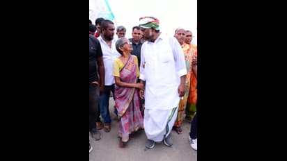 పీపుల్స్ మార్చ్ పాదయాత్రకు 100 రోజులు.. కేక్ కటింగ్, భట్టి విక్రమార్కకు అభినందనల వెల్లువ