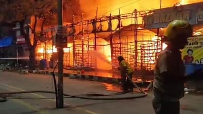 திருப்பூரில் பயங்கரம்! 50க்கும் மேற்பட்ட துணிக்கடையில் தீ விபத்து! 8 கோடி மதிப்பிலான பொருட்கள் எரிந்து நாசம்.!