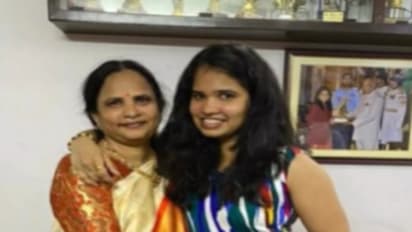 కేపీ చౌదరి తెలిసిన వ్యక్తి, ఇళ్లు షెల్టర్కు ఇచ్చాం.. ఆ వార్తలు అవాస్తవం: సిక్కిరెడ్డి తల్లి