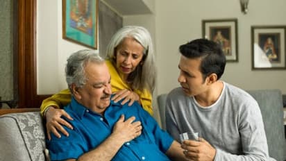 കൂടെയുള്ള ആള്ക്ക് ഹൃദയാഘാതം സംഭവിച്ചാല് എങ്ങനെ മനസിലാക്കാം? ലക്ഷണങ്ങള്...