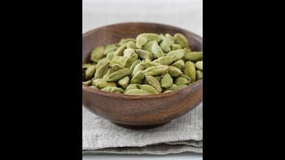 Healthy Food : ತೂಕ ಇಳಿಸಿಕೊಳ್ಳಬೇಕಾ, ಮತ್ತೊಂದಿಷ್ಟು ಸಮಸ್ಯೆಗೆ ಪರಿಹಾರ ಈ ಸಣ್ಣ ಏಲಕ್ಕಿ