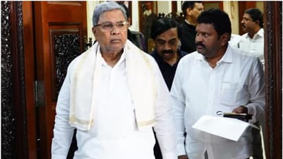 വിധാൻസൗധയിലെ 'അപശകുന'മായ തെക്കേവാതിൽ അടഞ്ഞുകിടന്നത് 20 വർഷം; ഒടുവിൽ തള്ളിത്തുറന്ന് സിദ്ധരാമയ്യ  