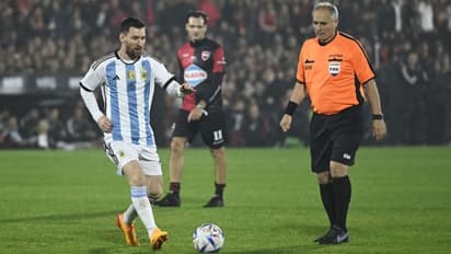 പിറന്നാള് ദിനത്തില് അര്ജന്റീന കുപ്പായത്തില് ഹാട്രിക്കുമായി വീണ്ടും ലിയോണല് മെസി-വീഡിയോ