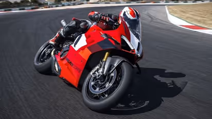 കാത്തിരിപ്പിന് വിരാമം, ഇന്ത്യയിൽ കോളിളക്കം സൃഷ്‍ടിക്കാൻ ഡ്യുക്കാറ്റിയുടെ ഈ സൂപ്പർബൈക്ക്