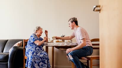 ബോറടി സഹിക്കവയ്യ; യുവാക്കളോടുള്ള താത്പര്യം വെളിപ്പെടുത്തി 73 വയസുള്ള മുത്തശ്ശി ഡേറ്റിംഗ് ആപ്പില് !