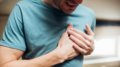 Silent Heart attack : அறிகுறிகளே தெரியாது.. கவனிக்கவில்லை எனில் உயிருக்கே ஆபத்து..