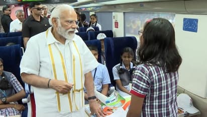 வந்தே பாரத் ரயிலில் கேரள மாணவியின் மலையாள பாட்டை ரசித்த பிரதமர் மோடி!