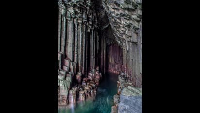 ಈ ದೇಶದಲ್ಲಿ ಮೃತ ದೇಹಗಳನ್ನು ಪರ್ವತದ ತುದಿಗಳಲ್ಲಿ ನೇತು ಹಾಕ್ತಾರೆ! ಕಾರಣವಿದು