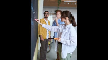 ಹೈಯರ್ ಸ್ಟಡೀಸ್ ಮಾಡುವವರು ದೀರ್ಘಕಾಲ ಬದುಕ್ತಾರಂತೆ ಹೌದಾ? 