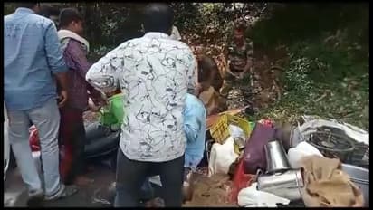 கொடைக்கானலில் சுற்றுலா வாகனம் கவிழ்ந்து விபத்து; 7 பேர் படுகாயம்