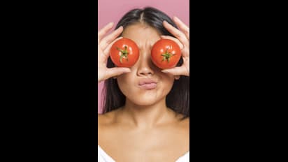 టమాటాలను జుట్టుకు ఇలా పెడితే.. మీ జుట్టు రాలడం తగ్గి, ఎంత పొడుగ్గా పెరుగుతుందో తెలుసా?