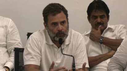 కాంగ్రెస్ జనగర్జన సభ.. ఖమ్మం చేరుకున్న రాహుల్, వేదికపై ముద్దాడిన గద్ధర్