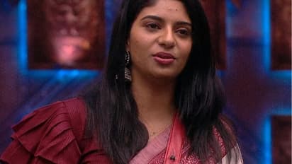 'ദുല്ഖറിനേക്കാള് ഉയരം, ഫ്രീക്കനല്ല, സ്റ്റൈലിഷാണ്', തന്റെ മുൻ കാമുകനെ വിവരിച്ച് റെനീഷ