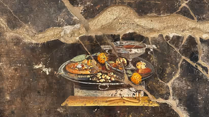 Unbelievable! 2000-year-old 'pizza' painting discovered in Italy's Pompeii - WATCH