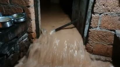 നാശം വിതച്ച് കാലവർഷം: കണ്ണൂരിൽ കനത്ത മഴയിൽ മതിലിടിഞ്ഞ് വീണ് വീട് തകർന്നു