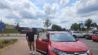 வெளிநாட்டில் வெறித்தனமா ஒர்க் அவுட் செய்து ஸ்லிம் லுக்கிற்கு மாறிய அஜித்தின் லேட்டஸ்ட் ஸ்டைலிஷ் போட்டோஸ் வைரல்