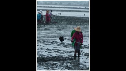 விசாரணைக்கு அழைத்த போலீசார்; அவமானத்தில் தற்கொலை செய்துகொண்ட விவசாயி - காவல்நிலையம் முற்றுகை