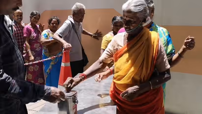 1 ரூபாய்க்கு உணவு வழங்கி ஏழைகளின் பசியாற்றும் தொண்டு நிறுவனம்