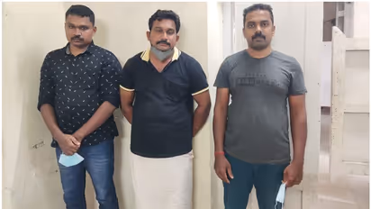 മുജീബാണോ, കാക്കിയിലെത്തിയവരുടെ ചോദ്യം; കൈ സ്റ്റിയറിംഗിൽ കൂട്ടി വിലങ്ങിട്ടു, തട്ടികൊണ്ട് പോകാൻ ശ്രമം, അറസ്റ്റ്