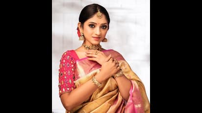 என் அம்மா முன்னாடியே அட்ஜஸ்ட்மென்ட் பற்றி அசிங்கமா கேட்டாங்க! குமுறும் ஜீ தமிழ் சீரியல் ஹீரோயின் ஸ்வாதி ஷர்மா!