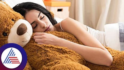 మీ నిద్రను నాశనం చేసే ఆహారాలు ఇవి..!