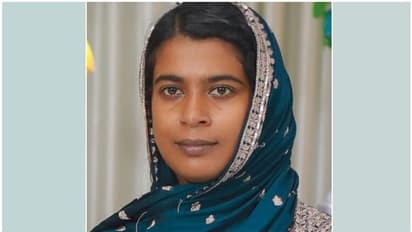 സുഖമില്ലാത്ത കാരണത്താൽ വീട്ടിലേക്ക് മടങ്ങി; ഫയർസ്റ്റേഷൻ ജീവനക്കാരിയെ കണ്ടെത്തിയത് കുളത്തിൽ മരിച്ച നിലയിൽ